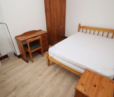 Charminster, Bournemouth - Photo 2