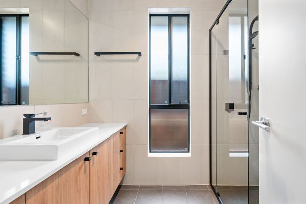 Sunsets Abound - Executive Living - Perfect for Busy Professionals ! - Photo 1