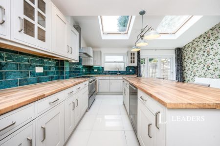 3 bedroom semi-detached house to rent - Photo 3