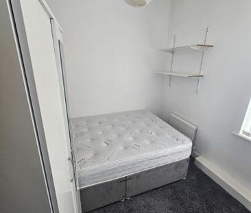 3 bedroom terraced house to rent - Photo 6