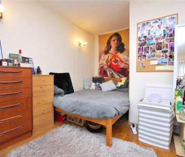 4 bedroom semi-detached house to rent - Photo 5