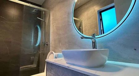 Modern 2-Bedroom Granny Flat with Stunning View - Photo 3