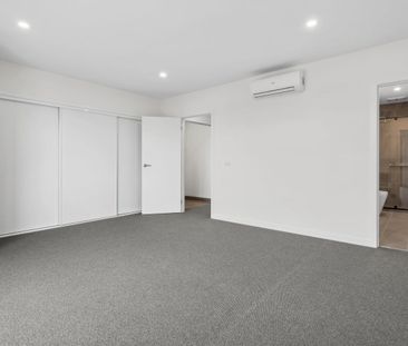 Brand-new expansive townhome in the heart of Geelong - Photo 4