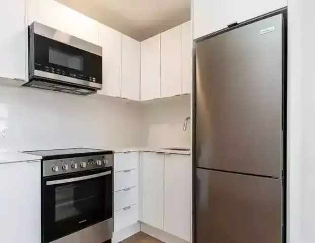 Junction Triangle / Dupont - Studio Rental | 730 Saint Clarens Avenue, Toronto - Photo 1