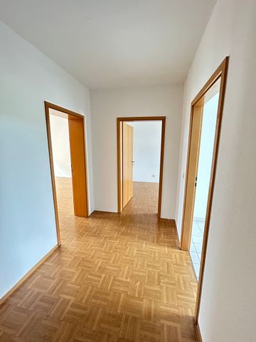 ***Geräumige Wohnung in zentraler Lage in Chemnitz-Schönau*** - Foto 3