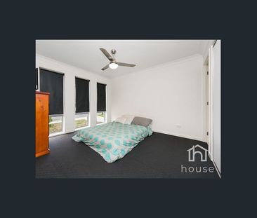 MODERN THREE BEDROOM DUPLEX - Photo 3