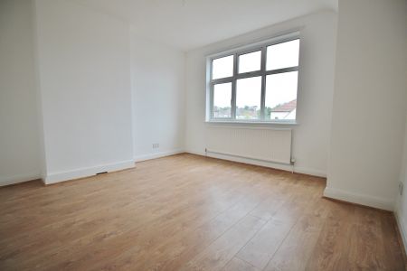 3 bedroom Terraced for rent - Photo 4