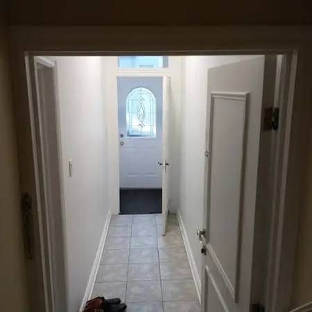 1 ROOMMATE/PINK TRINITY BELLWOODS 3 BED APARTMENT - Photo 3