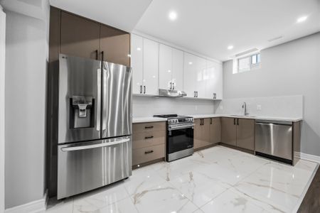 For Lease - 220 Winthrop Crescent, Vaughan, Ontario - Photo 3