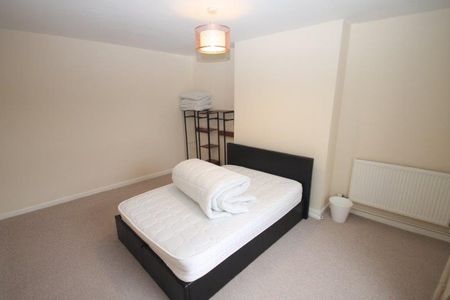 2 Bedroom | 37 North Street, PL4 8DL - Photo 2