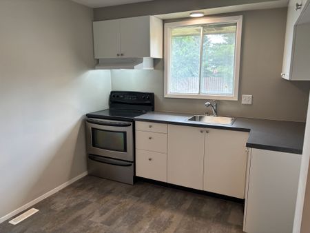 For Lease - 21 Woodlawn Road Unit# 12, Welland, Ontario - Photo 5