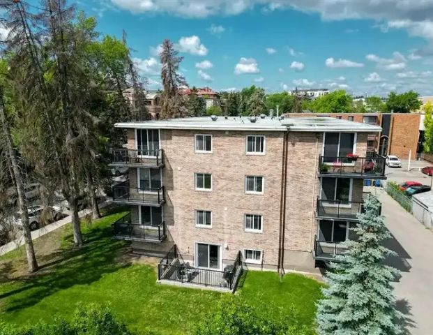 Spacious, bright, centrally located 2 bedroom apartment in the heart of Calgary | 1230 Cameron Avenue Southwest, Calgary - Photo 1