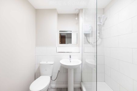 1 Bedroom Apartment, Holly Court – Leatherhead - Photo 4