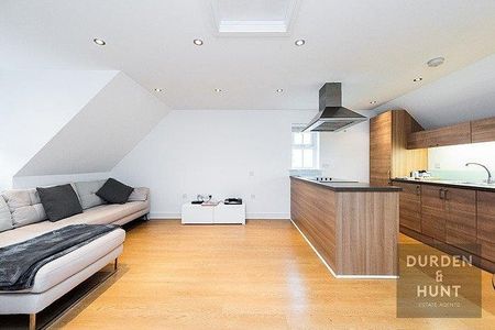 Sunnymede, Chigwell - Photo 2