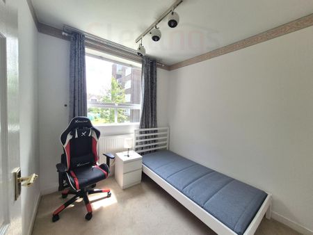 3 bedroom flat to rent - Photo 5