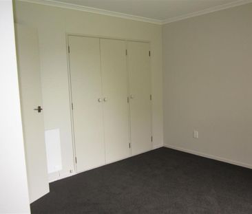 Five bedroom - Two bathroom - Photo 2