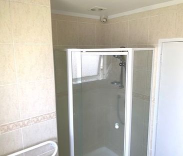 Spacious warm 3 Bedroom - Photo 2