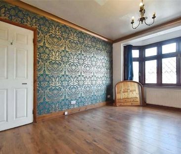 Overton Drive, Chadwell Heath, RM6 - Photo 2
