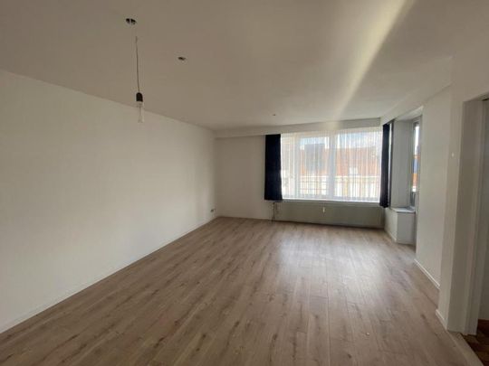 INSTAPKLAAR Appartement 3e verdieping met LIFT en AUTOSTANDPLAATS - Photo 1