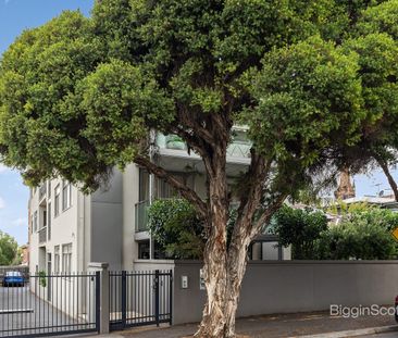 COMFORT & CONVENIENCE IN TRENDY RICHMOND LOCALE - Photo 6