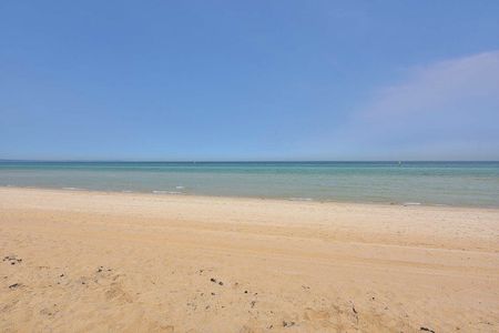 LUXURY BEACHSIDE LIVING - Photo 4