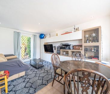 4 bedroom end of terrace house to rent - Photo 2