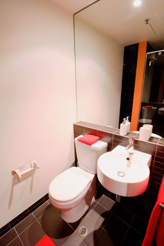 Large east Studio - Photo 5