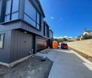 Brand New 4 Bedroom, Single Garage, 2.5 Bathrooms - Photo 3