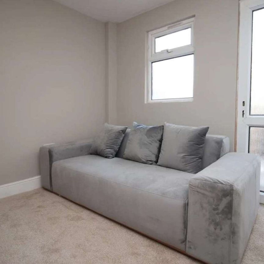 Room in a Shared House, Victoria Road Room 2 - Photo 1