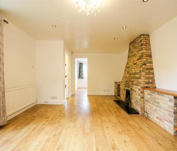 4 bedroom end of terrace house to rent - Photo 2