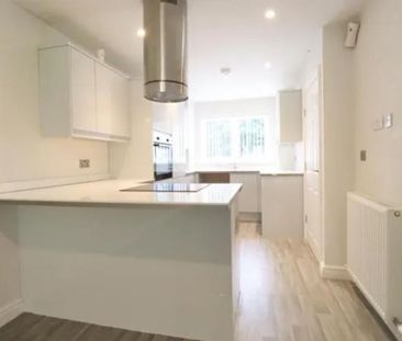 3 bedroom semi-detached house to rent - Photo 4