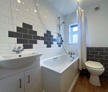 Clarence Road, Fleet, Hampshire, GU51 - Photo 5