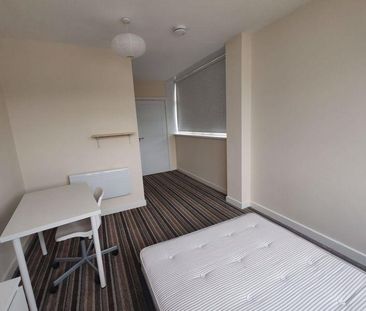 3 bedroom apartment to rent - Photo 2