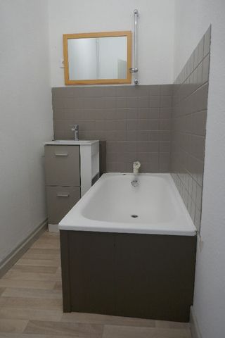 Location Appartement 3 pièces 56m² BAR LE DUC 55000 - Photo 3