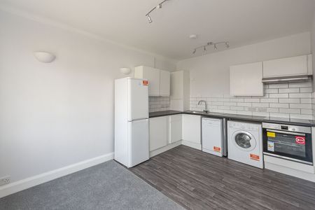 Available unfurnished from 30/06/2025 - Photo 3