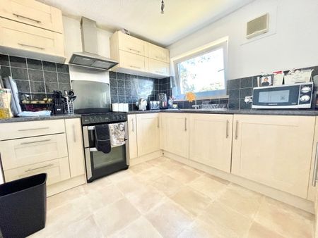 Parsons Close, Hilsea - Photo 3