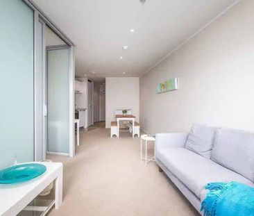 Stylish CBD One-Bed - Move In Ready! - Photo 2