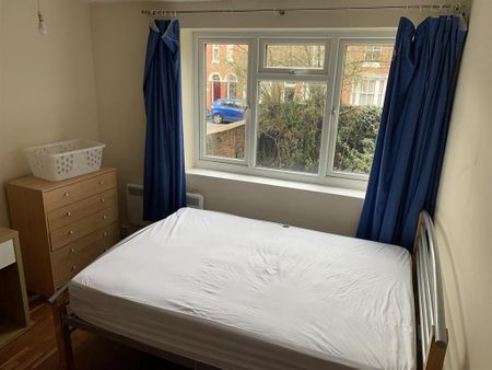 4 bedroom flat to rent - Photo 3