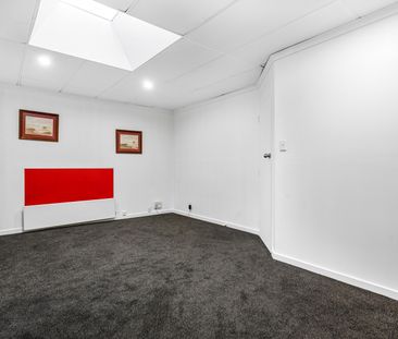 Large 4 Bedroom Apartment – Close to Ara and Central City with Off-... - Photo 6