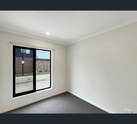 5 Fluorescent Street, South Morang, Vic 3752 - Photo 5