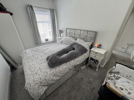 3 bedroom end of terrace house to rent - Photo 5