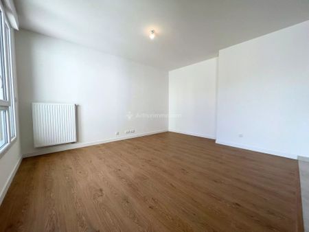 Location Appartement 3 pièces 66 m2 à Chambray-Lès-Tours - Photo 2