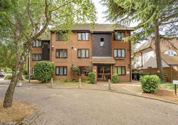 Acorn Grove, Hayes, UB3 - Photo 1