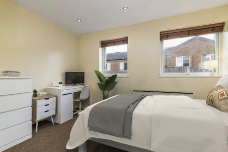 2 bedroom semi-detached house to rent - Photo 2