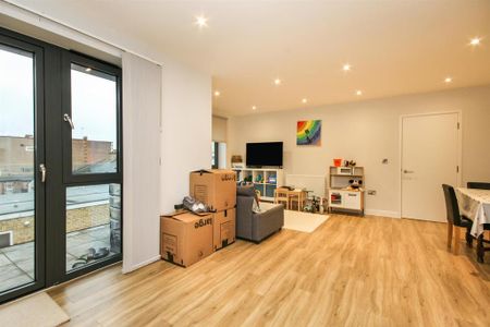 3 bedroom apartment to rent - Photo 3