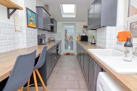 2 bedroom terraced house to rent - Photo 5