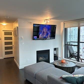 One bedroom and Den (or junior 2 bedroom) in the heart of Yaletown - Photo 1