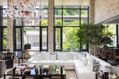 5 bedroom detached house to rent - Photo 2