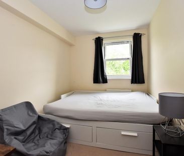 2 bedroom Flat To Let - Photo 5