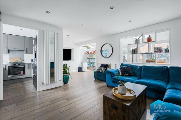 3 bedroom end of terrace house to rent - Photo 1